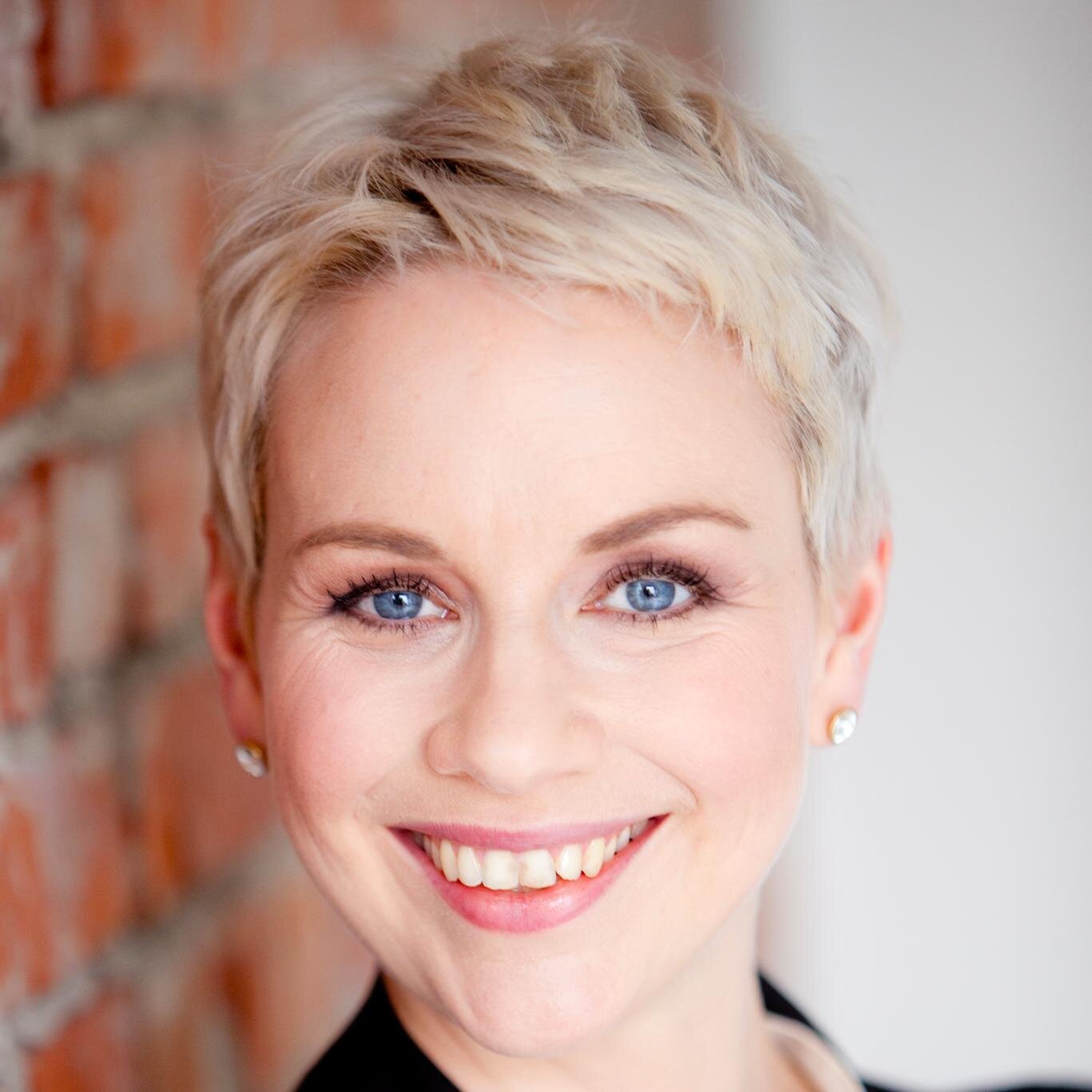 Bwenske's profile picture. Präsentationsliebhaberin - passionierte Inhaberin von speakupNOW! - Redenschreiberin - TEDx-Hamburg - find my english profile: @BrittaWenske