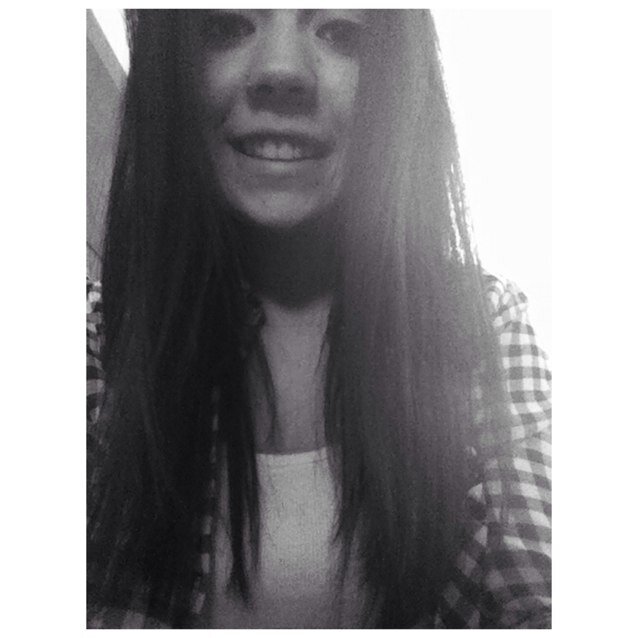 Si el amor, como todo es cuestión de palabras, acercarme a tu cuerpo fue crear un idioma. MMPT. Catorce. Insta 📸: raquelr95
