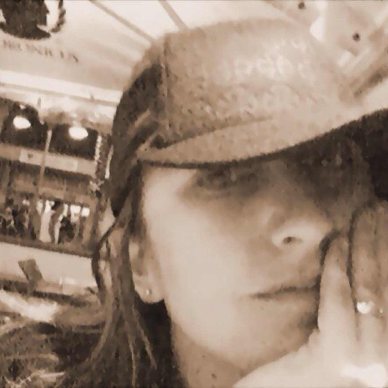 MishYette's profile picture. RiSK EvERYTHiNG 
FeAR NoTHING 
HaVE NO ReGRETS