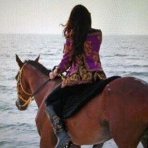 w2014ard's profile picture. ‏‏كل طرق الرحيل موجعة ..
أعمارنا قصيرة ولقائاتنا أقصر .. وفي قبورنا نحتاج من يدعي لنا لا علينا .. فلا تسرق فرحة أحد .. ولا تقهر قلب أحد ..