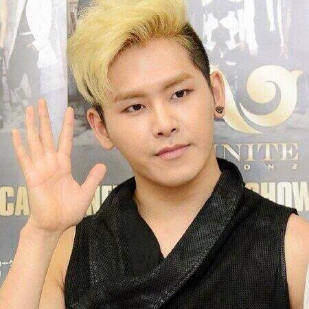 ลี โฮย่า i'm bot not real
#91line Fam #SecretFam
 (real: @hoya1991)