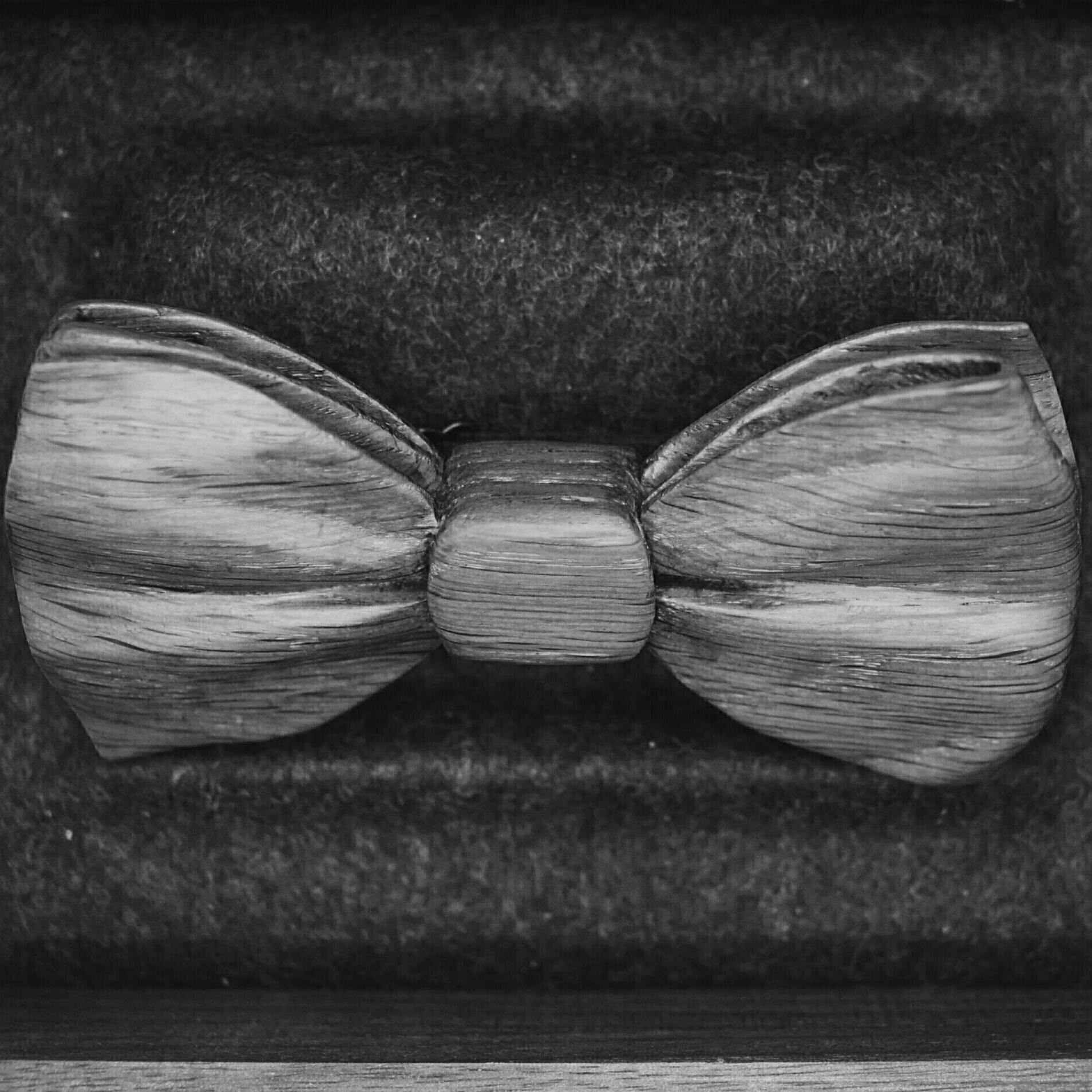 Combining exquisite craftsmanship with quintessential style.
Hand-carved wooden bow ties and accessories. Made in Devon, England. http://t.co/OoMpplRHgE
