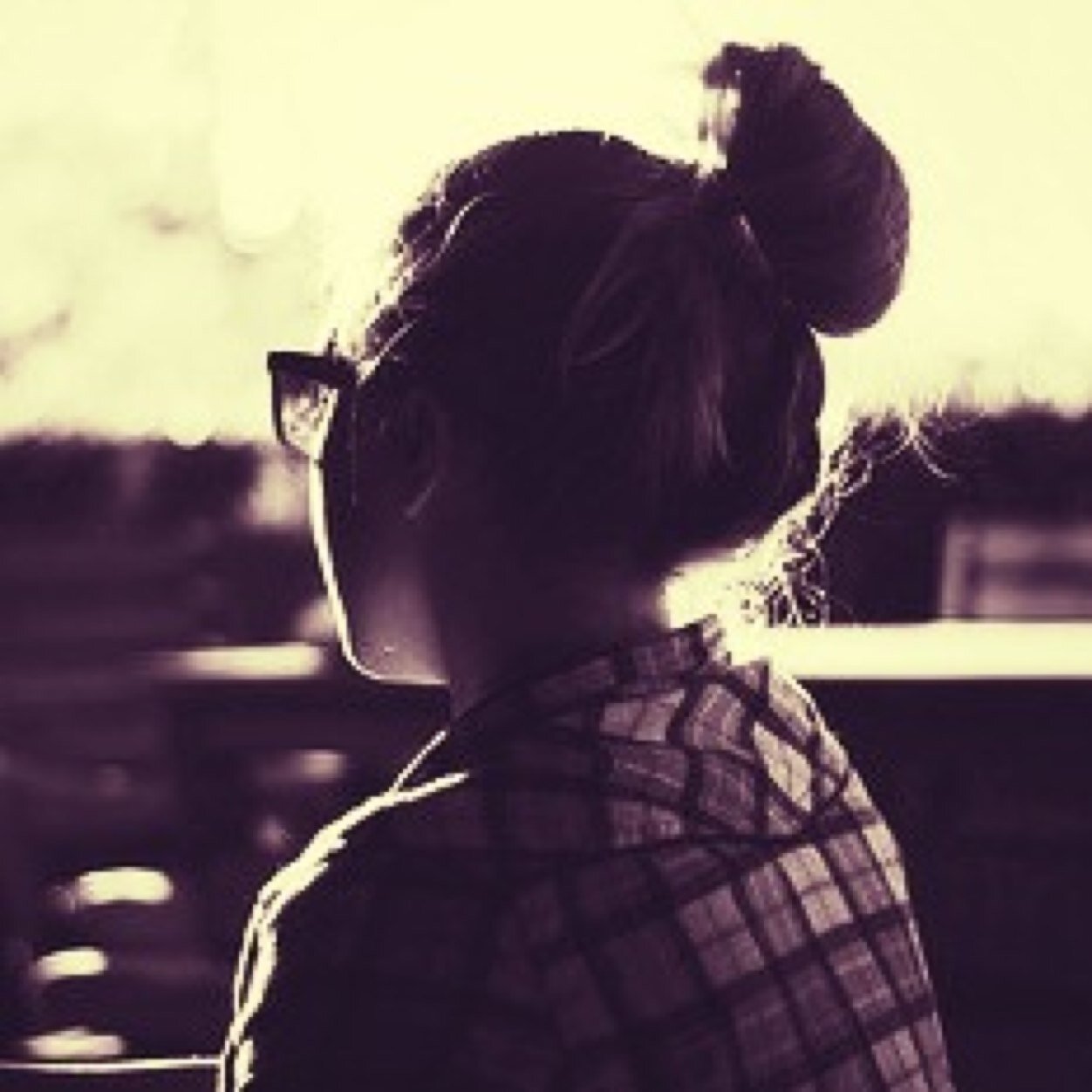 loveunadirezion's profile picture. La negatività non è la strada da percorrere, sorridi di più, mangia della cioccolata. @yoyo_niall è il mio amore❤️