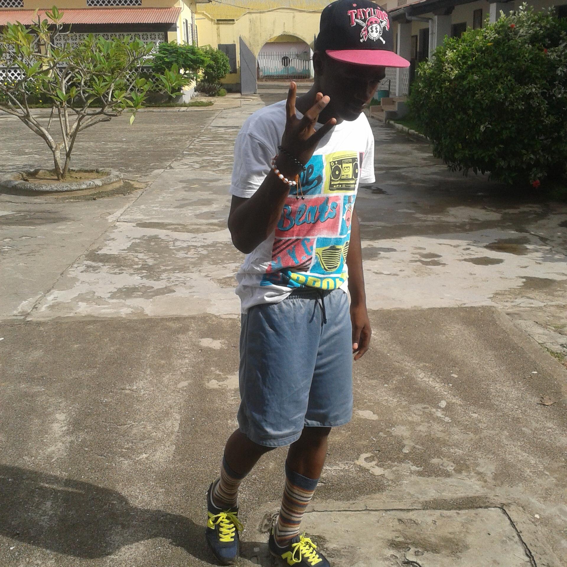 E.G.FAMOSOS CON SWAGG.director gerente en vestir