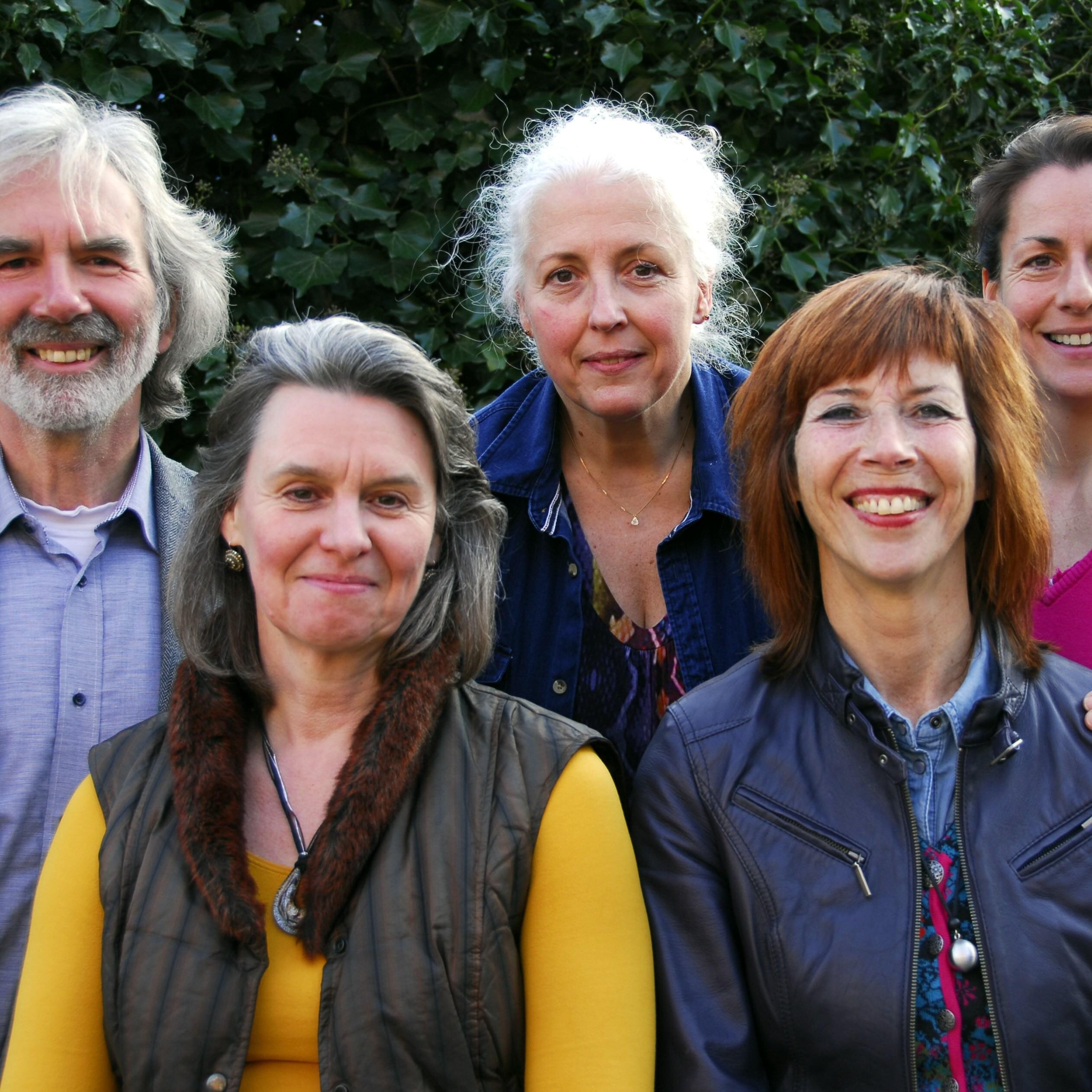 OpenVloer's profile picture. Opstellingen collectief met
Guus Scholten, Loes Bakker, Ranjana Wiersema, Sonja Nossent en Tara Dik: Kijken naar wat Onzichtbaar is