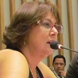 Mestranda em Segurança Pública advogada criminalista, casada, mãe de 3 filhos,  três netos e referencia na área jurídica na cidade do Gama-Distrito Federal.
