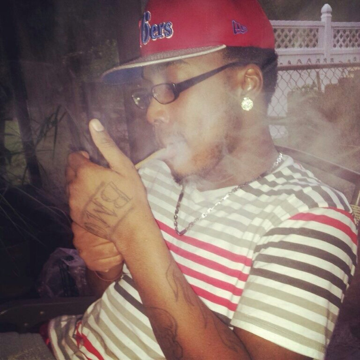 1 of dem lil niggas who be runnin round da lobby
