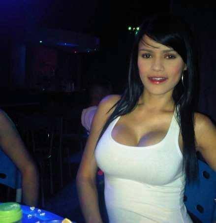 LauraOsmapQ's profile picture. La mujer que camina delante de su sombra. Aquella a quien precede la luz como las aves
a las celebraciones del solsticio La que nada ha guardado