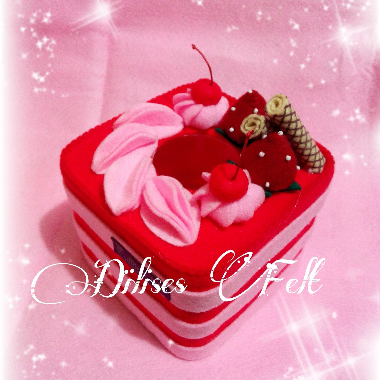 saya Danieka, saya mompreneur yang cinta sama cake dan mewujudkan cake imajinasinya dalam cover kotak tisu replika cake  info : 081314535528 pin 7d9020d9
