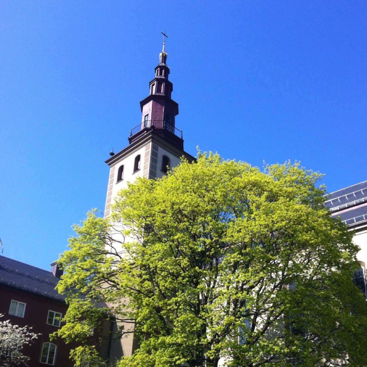 Ät en bulle, sjung en sång, lek en lek, be en bön, tänd ett ljus, drick en kopp kaffe, samtala & finn stillhet. Vi finns i Bergen, Oslo, Stavanger & Trondheim.