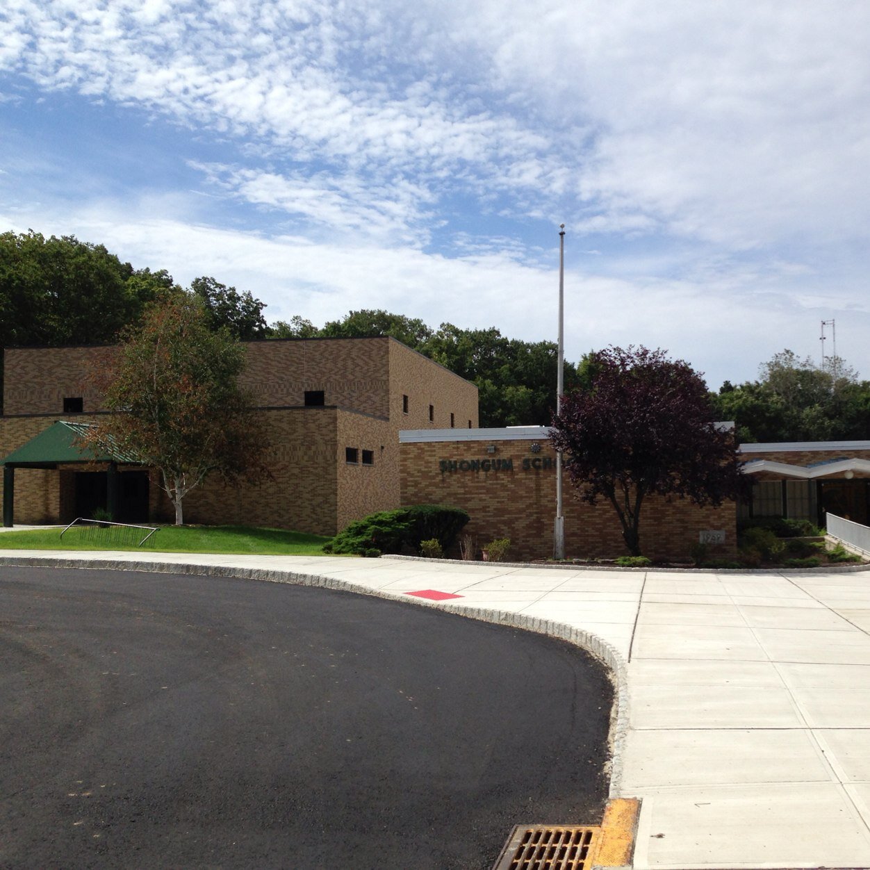 Shongum Elementary School is one of four elementary schools serving children in Randolph Township Schools in Morris County, NJ.
