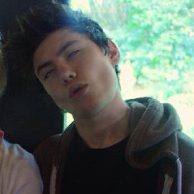 TheSweetnamTW's profile picture. Hi! The name's Hunter. I'm sixteen, sophomore. Just your average non-vampire kind of a guy. [TW RP]