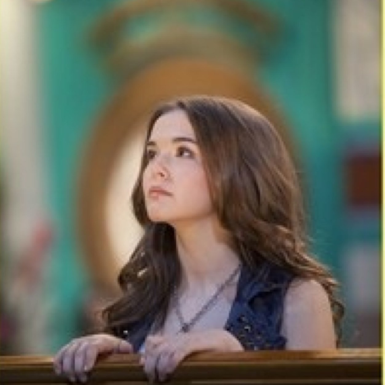 Hi! I'm Maya Bennett, I'm from NewYork but I'm now travelling the world on SS Tipton. Collage Girl!