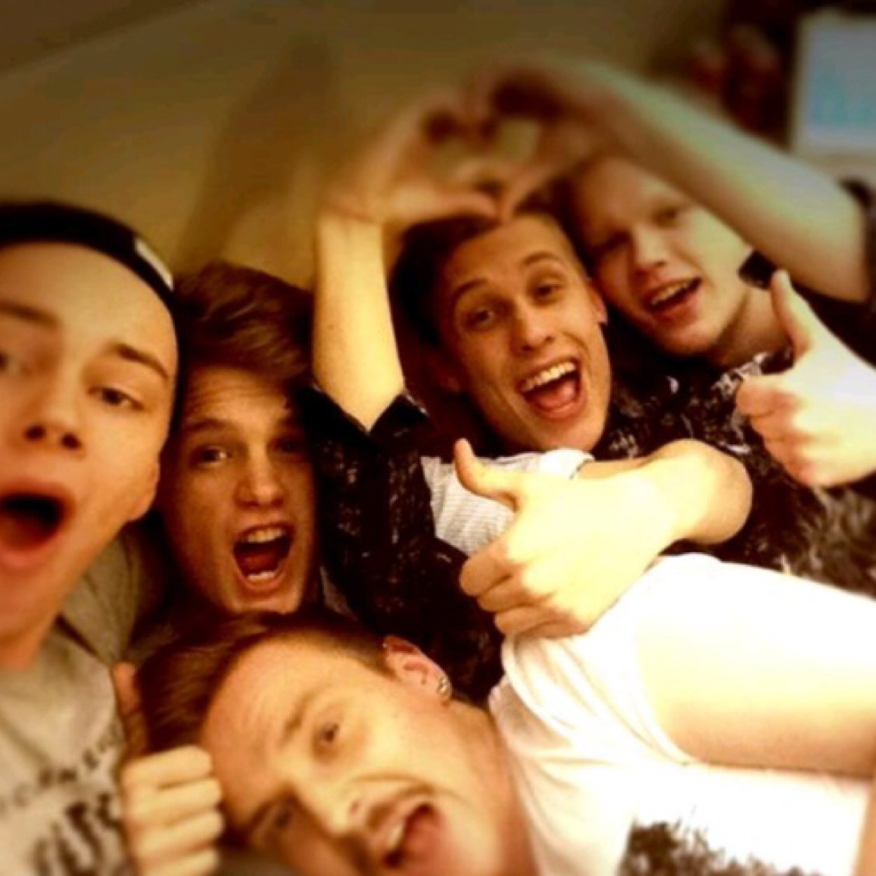 Soft_Engine's profile picture. We're four random kids from various parts of the world who like softengine  ~~Laura Alia Manu(é) Helle~~