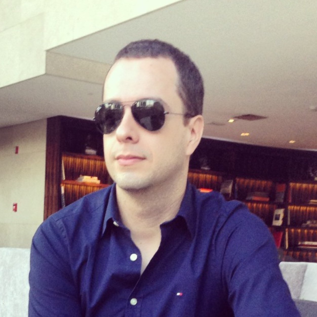 florianop's profile picture. Sou o simples camponês de nobre coração que vai todos os dias ao bosque recolher lenha...