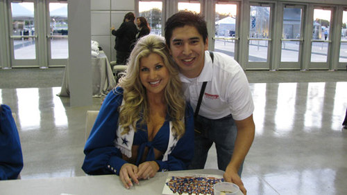 MikeChavez_'s profile picture. Howdy!