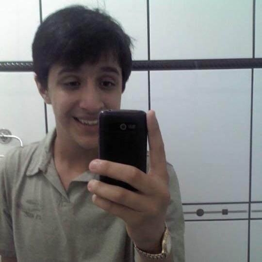 Eeeu te amo e já não sei mais viver sem você ! Pena que você não percebe isso !