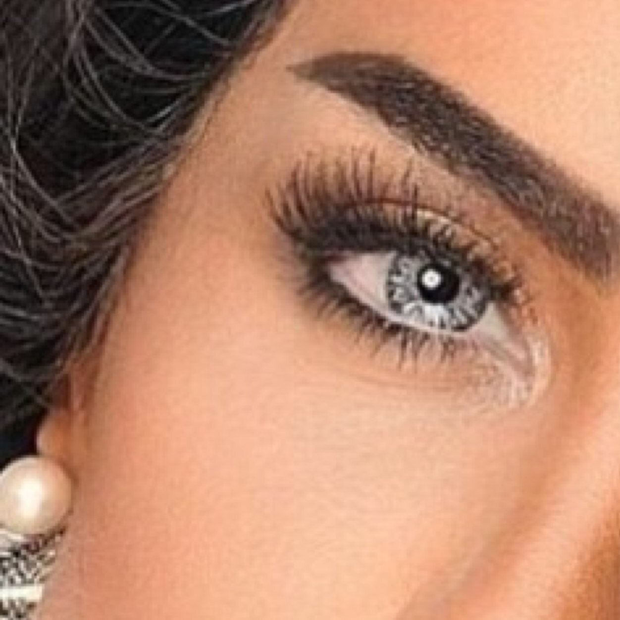 KsamiMona's profile picture. ياعين ماودك اليوم تنسين حلم على درب الوجع طال ممشاه ..