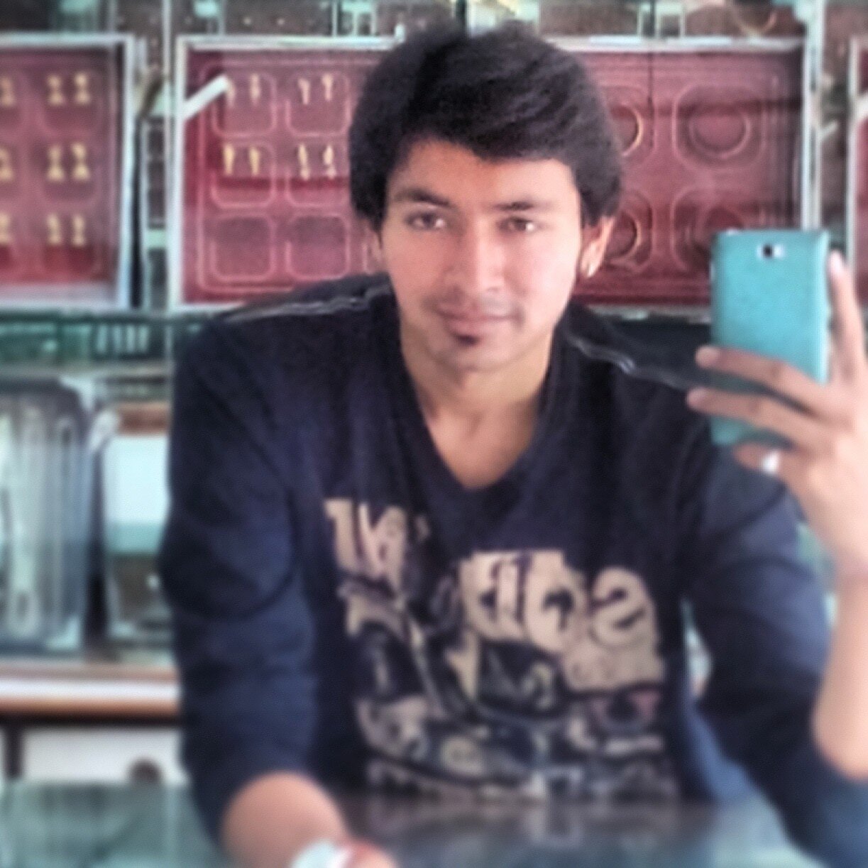 optimistic and passionate about lyf,jewellery designer,an idea is the origin of beautiful creation.