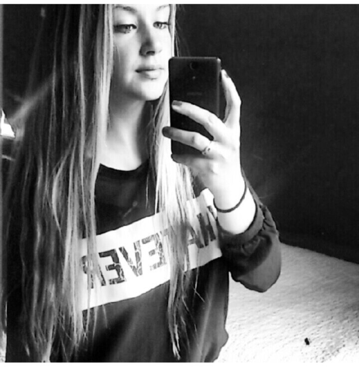 14 jaar ♡ OBC elst M2D ♡ love for my friends ♡ donna ♡  love zusjj @kusjemelissaxxx ♡ insta : dewyyxo ♡#