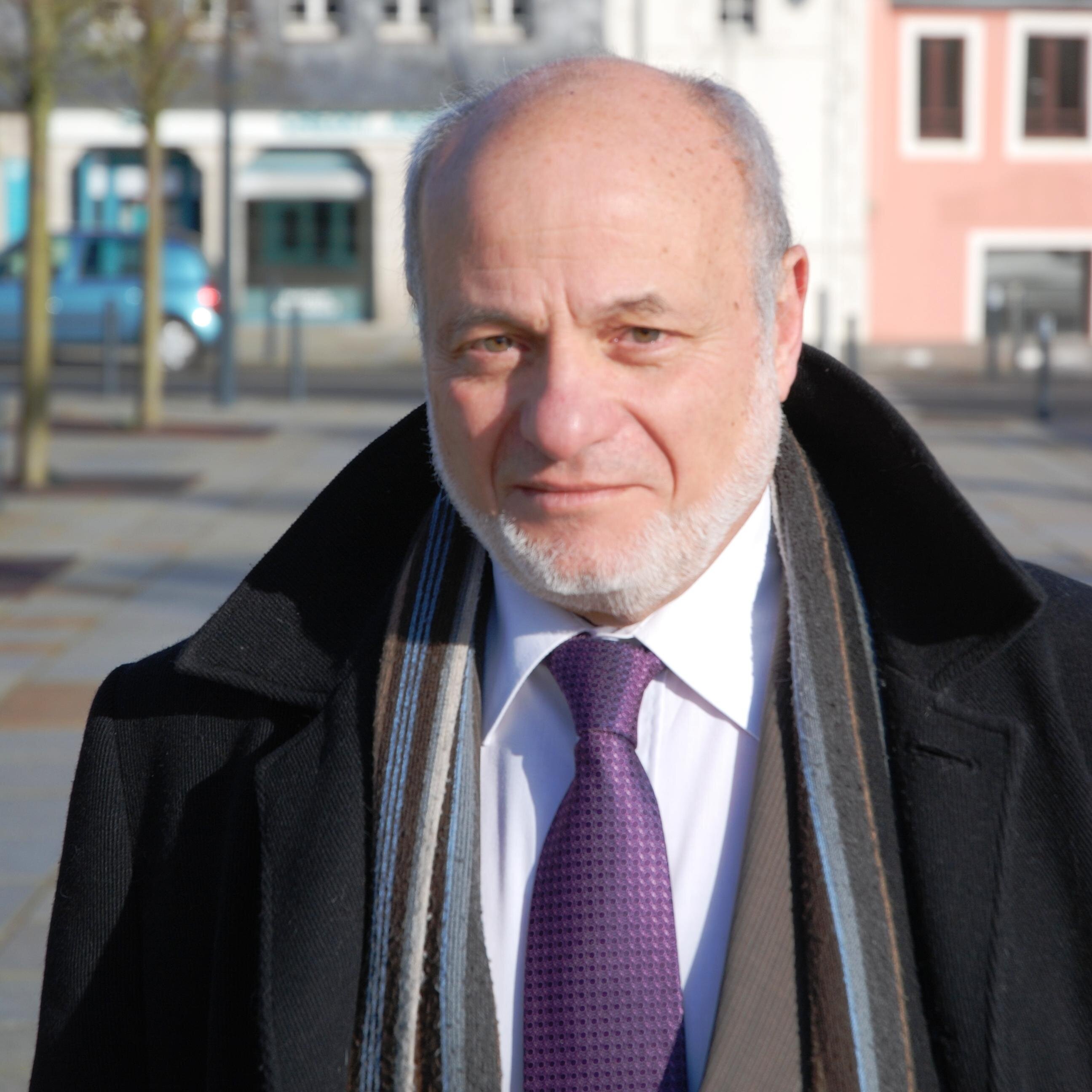 conseiller municipal de Quimperlé.
Gaulliste de conviction