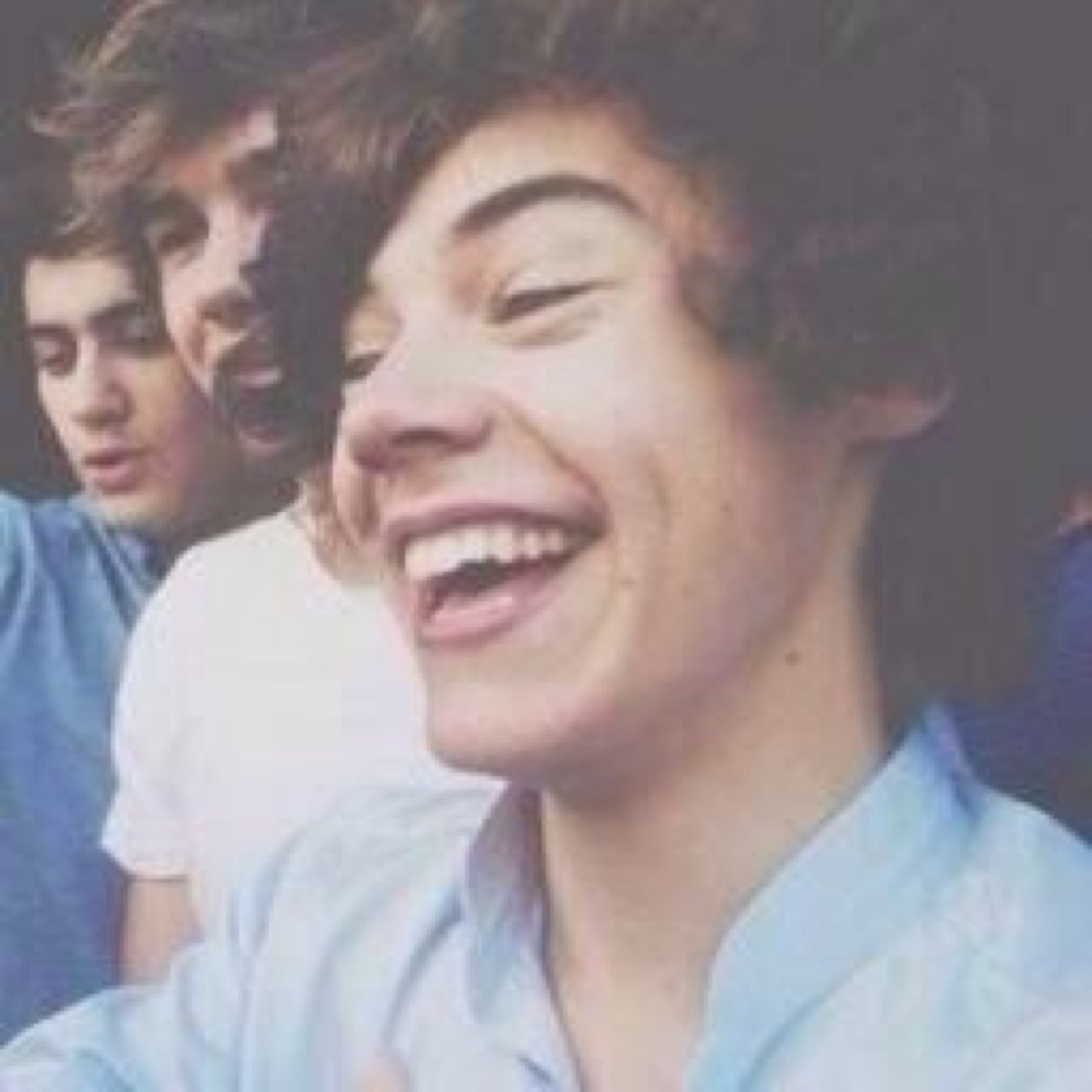 follow @narryradiates please she normally follows back but ask