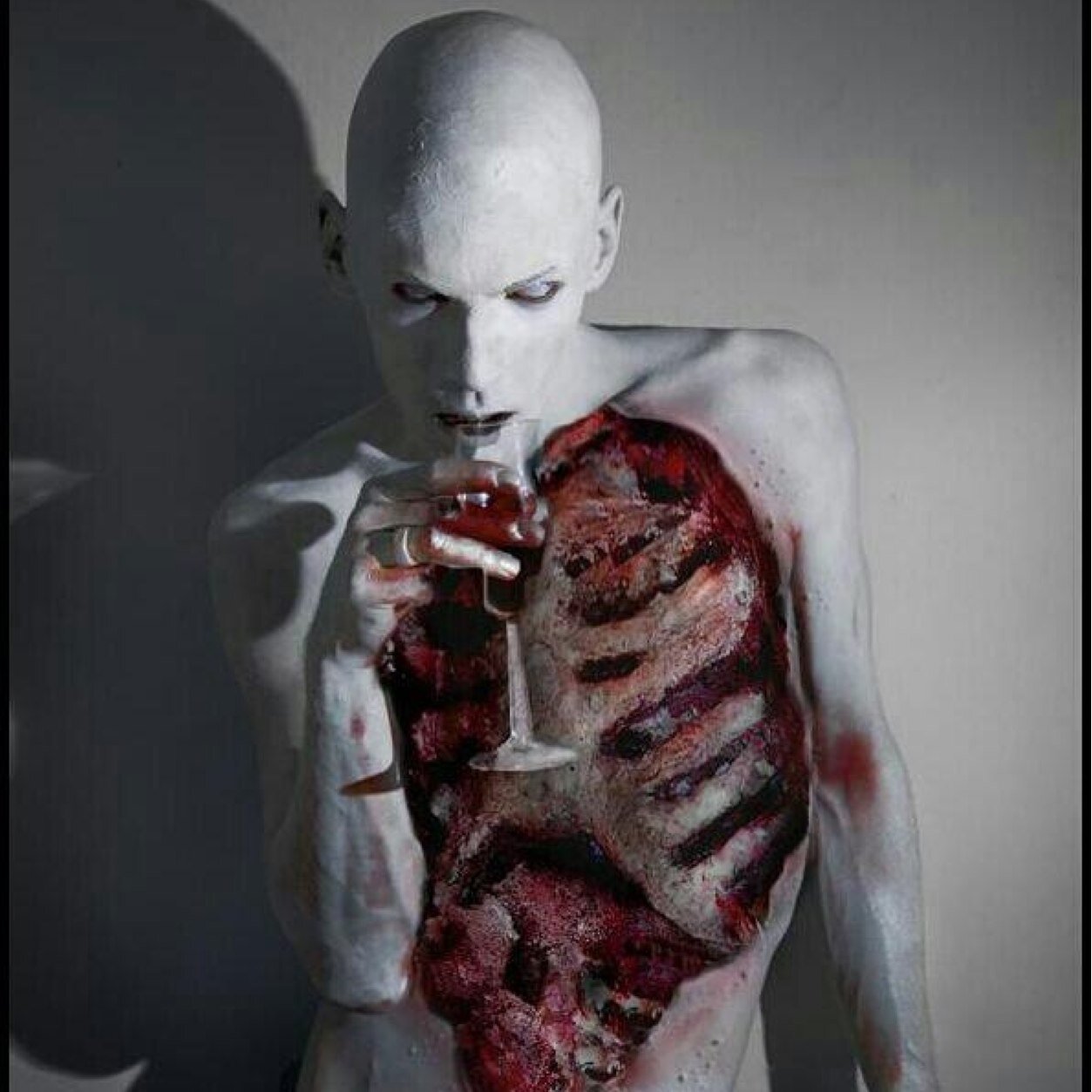 t0xicm1nd's profile picture. born in a hurricane raised in an abyss of broken hearts