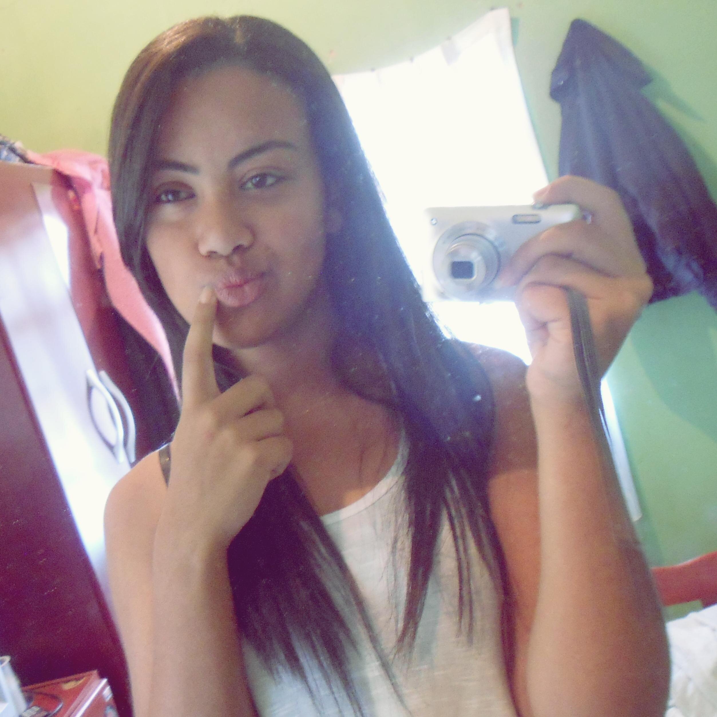 Amoo estar do lado das pessoas que me fazem bem# Porque de falsos eu naum preciso'