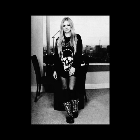 I am here to support the one and only @AvrilLavigne ♥