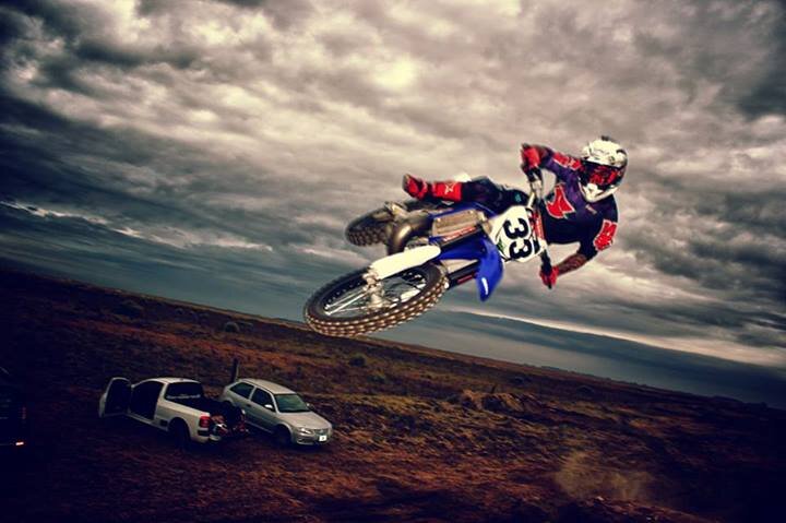26 years old,motocross rider,crossfiter,single,love dirtbikes.