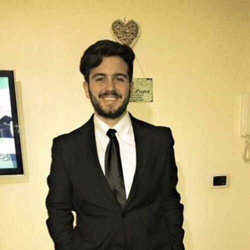 Che dire di me..abito a Palese un piccolo paesino vicino Bari,sono molto solare,sono uno che prende la vita come un regalo unico! Sogno di diventare un cantante