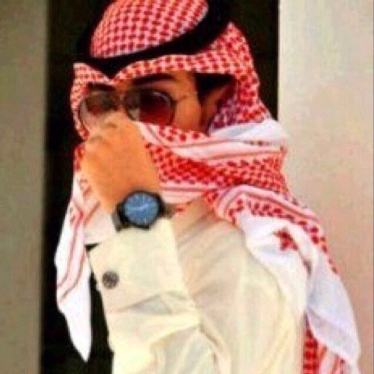 شخَصيةةَ تعشَق الحيآة بكَل معانيَهآ ( الفرحةة + الابتسآمةة ) تشكَل جزء كبيَر من يومَي ..' . رتويَت ل مفضَلتي ، يجعِلني ارتوَت ل سموَك ومَ يخدِم بخيَل .~ ⚠