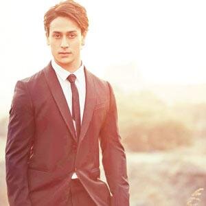 Auroko aati nahi.. iski jaati nahi.. Heropanti.. In cinemas - May 23rd, 2014.