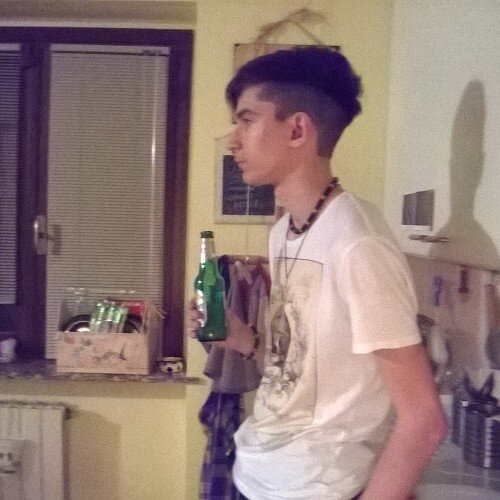 AndreBusco's profile picture. Hola