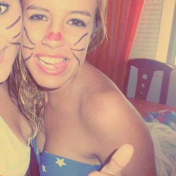 17 de febrero del 2000 // “Con pequeñas mentiras se destruyen grandes amores.” ; INSTAGRAM @paaulita24