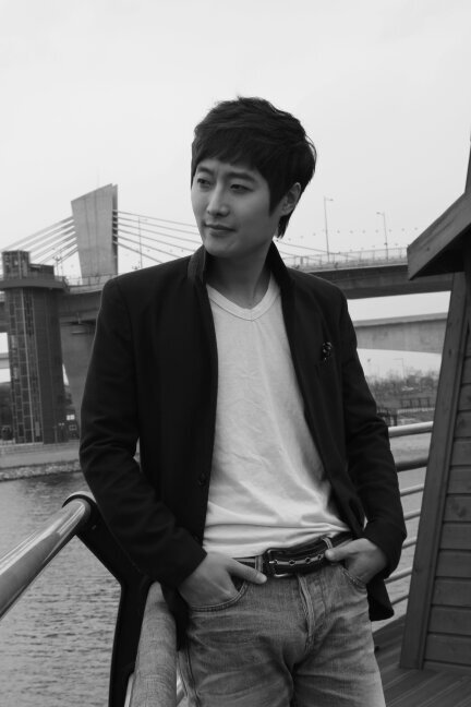 안녕하세용^^감성 트롯 가수 구나운 입니다.많은 관심과 응원부탁할께염~~^^!!모두 건강하시고 행복하세요!!