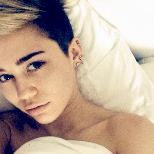 Frases engraçadas, irônicas e tudo a ver com vc aqui no nosso twitter! Siga-nos q seguimos de volta! Valeeeeu! #MileyIronica