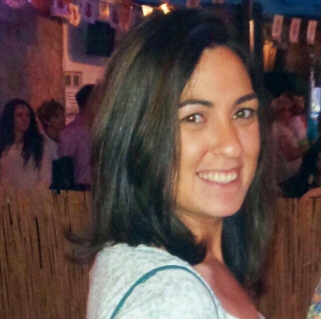 Nunca dejes de sonreir, porque no sabes quién se pueda enamorar de tu sonrisa!! :)
