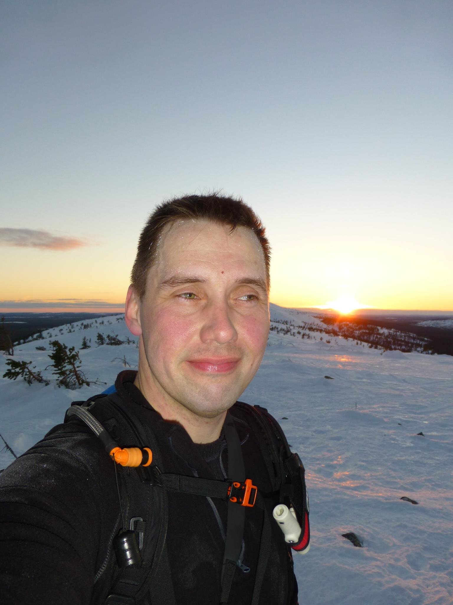 IT professional and passionate free skier.
BJJ purple belt.