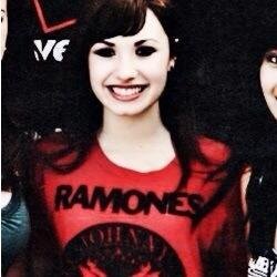 suicidiodrew's profile picture. @justinbieber and @ddlovato you saved my life ♥