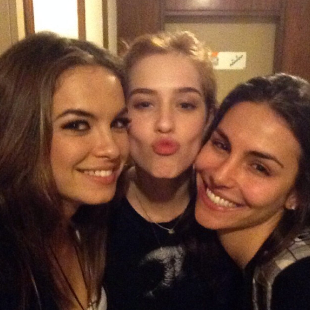16/02/12 FC Suíça da Luinha ♥ @Lua_Blanco Te Amo coisa linda ♥ Sou Portuguesa, Suíça e Lunatica *__* ! ♥ Ofc: @NayFernandesS2 ❤