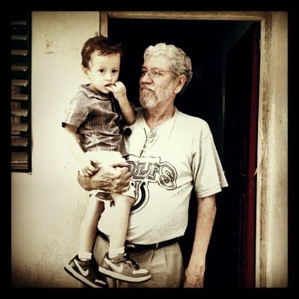 Escritor filósofo, interesado en el ser humano como tal y con el suficiente poder interno para construir a una familia y una sociedad justa y equitativa.