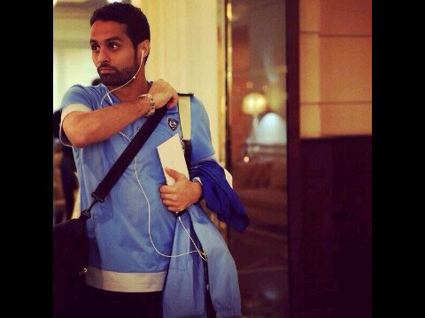 عشققي آلهلال . يآاسر القحطآني ’ آعلم أني لا انتمي أليك ولا الى عالمك ولا كني حقآا آاحبكك.♡