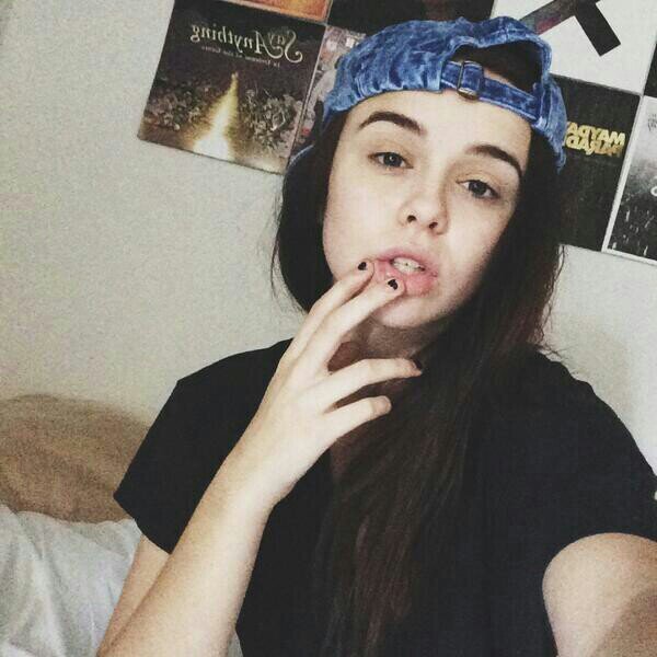 DerangedBratt's profile picture. ♚Lipstick and Nail polish is all I care about.♚ Maybe I am a horrible person, so what. Let me just take a moment to tell you to shut up. [|Hybrid|Banshee|17|]