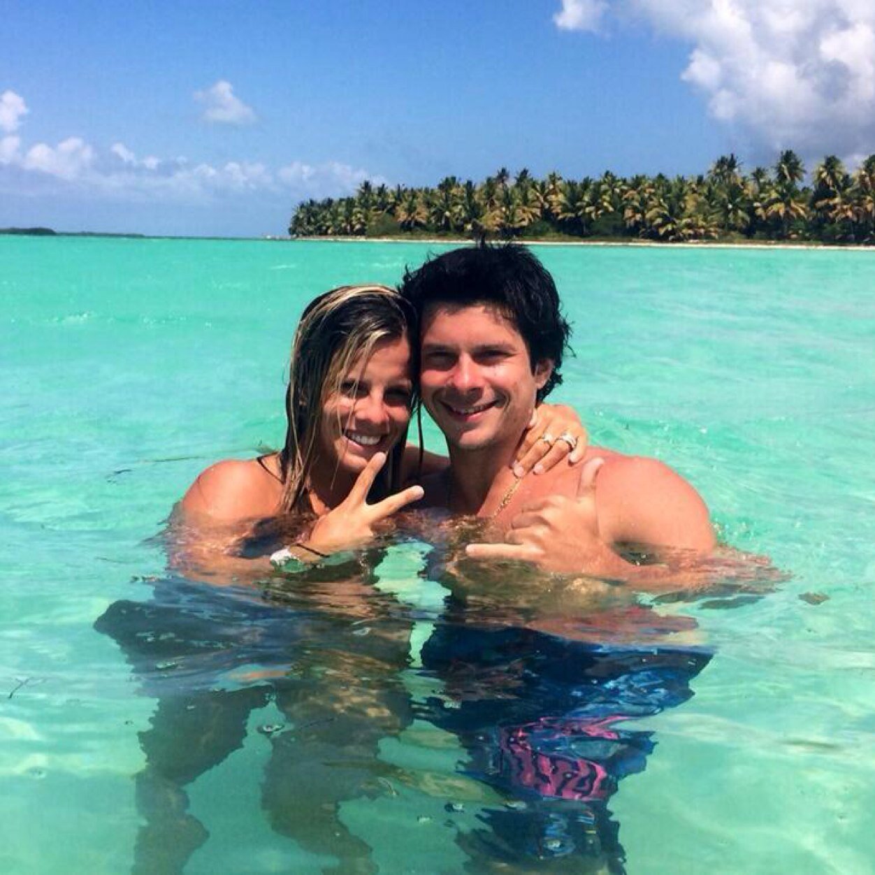 Fan Club de @alebaigorria1 @mario_hart ❤️ Los queremos ❤️❤️ COMBATE - AGUA