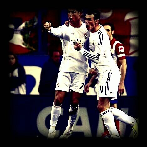 Cristiano Ronaldo Dos Santos Aveiro es jugador el mejor del mundo. Ballon D'Or 2008 & 2013 winners. Para siempre Hala Madrid y Força Portugal!