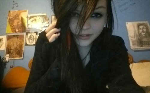 LittleDevilKid_'s profile picture. 15 year old pupil, has no parents and is always misbehaving and never does as she's told.