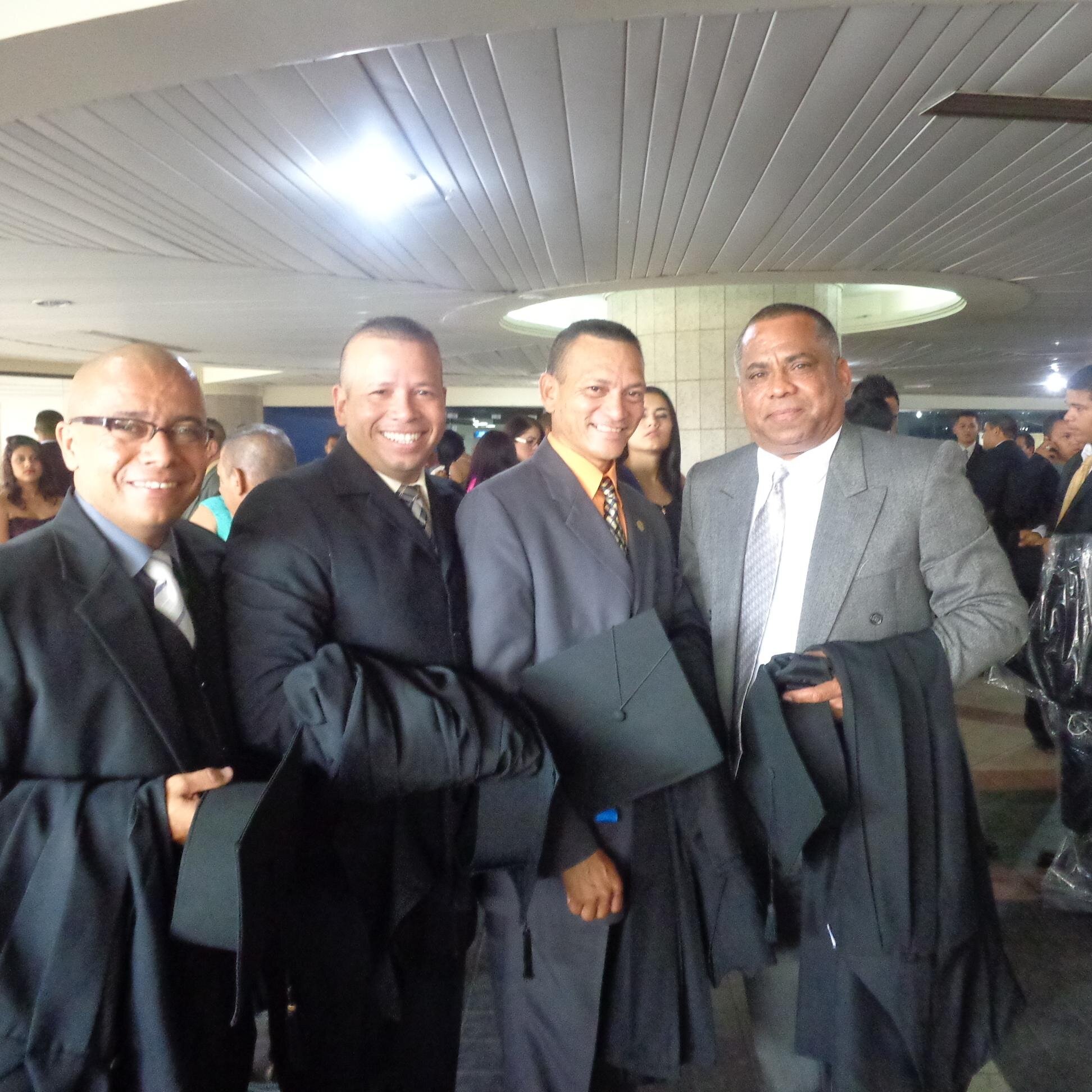 Administrador de desastre critico de las malas políticas  e ineficacia de los servicios públicos apoyo la contraloria social