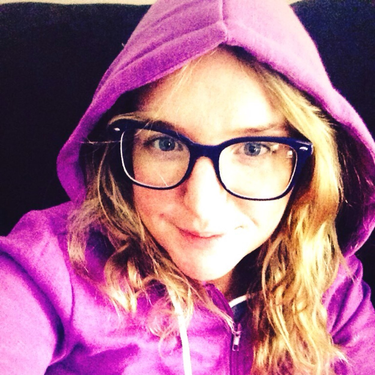 FiDiddleDi's profile picture. Multi-National Woman of Mystery ✈️ Maker of lists, wearer of spectacles