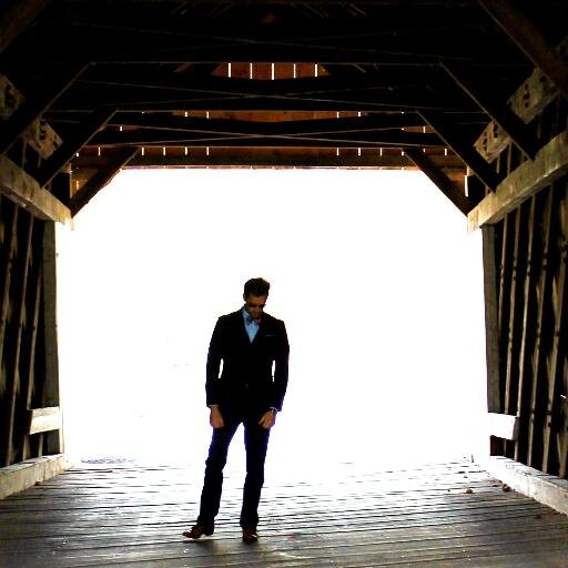 Mens fashion blog. Making men look better one day at a time. Fashion is what you buy. Style is what you do with it. #BachelorBrett
